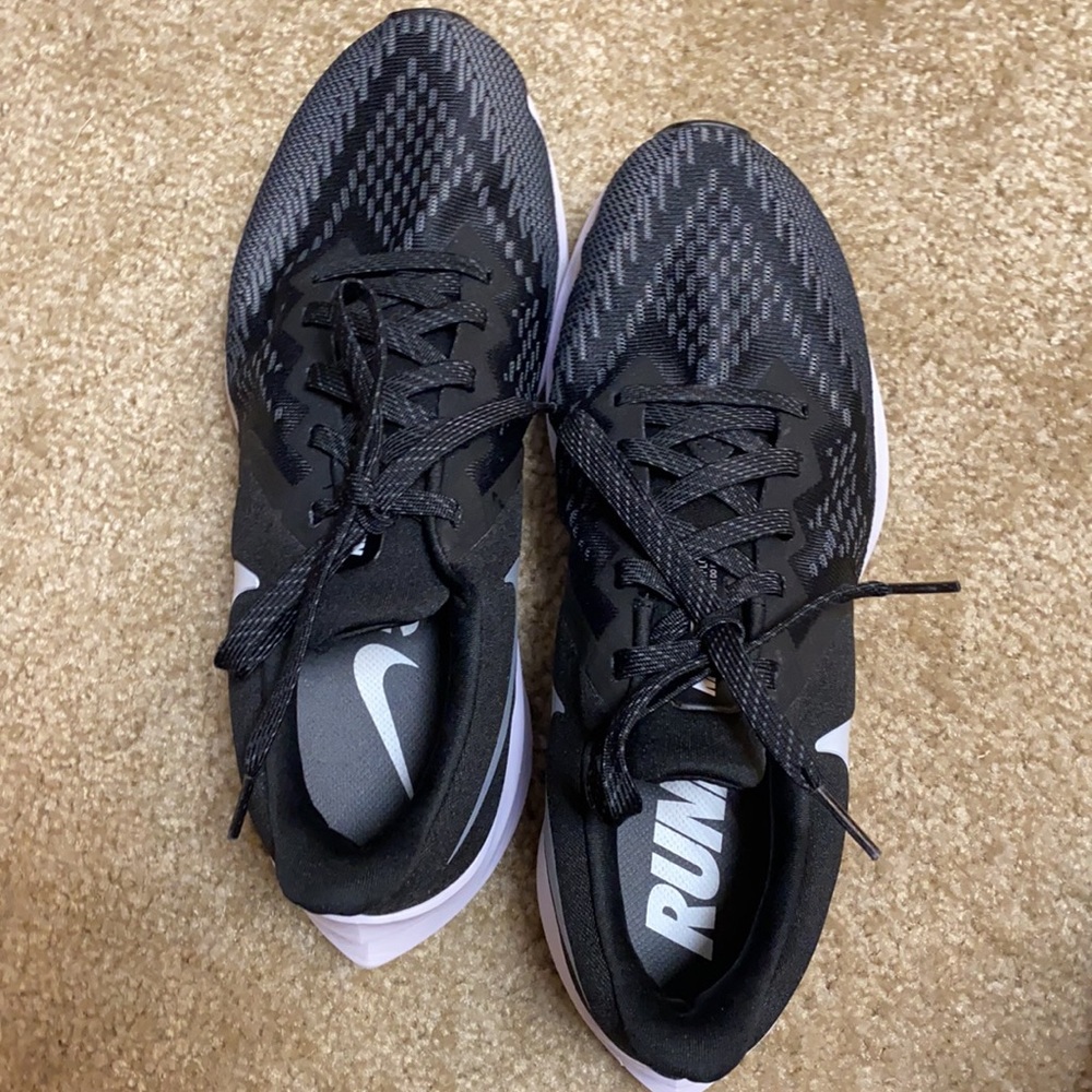 Nike shoes zoom size 9